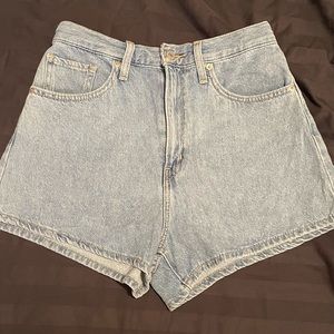Levi High Waisted Mom Shorts - Size 27